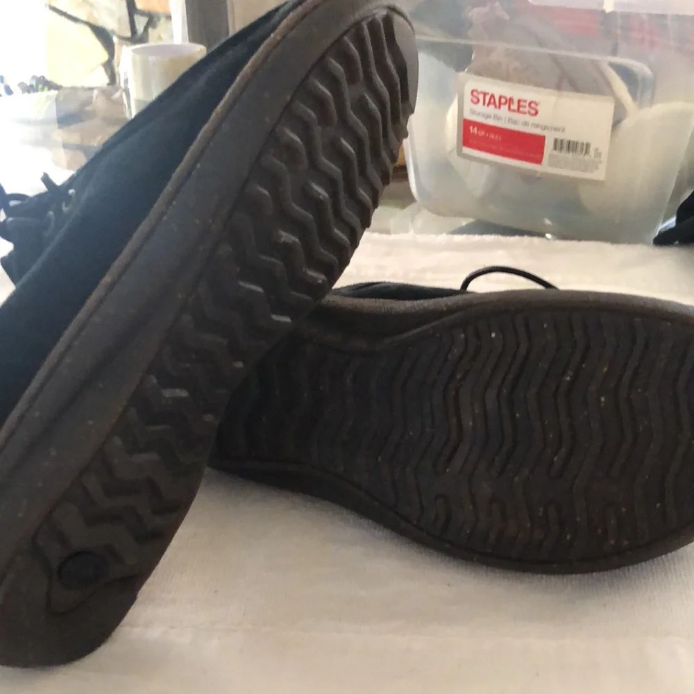 Ugg - Picture 4 of 5